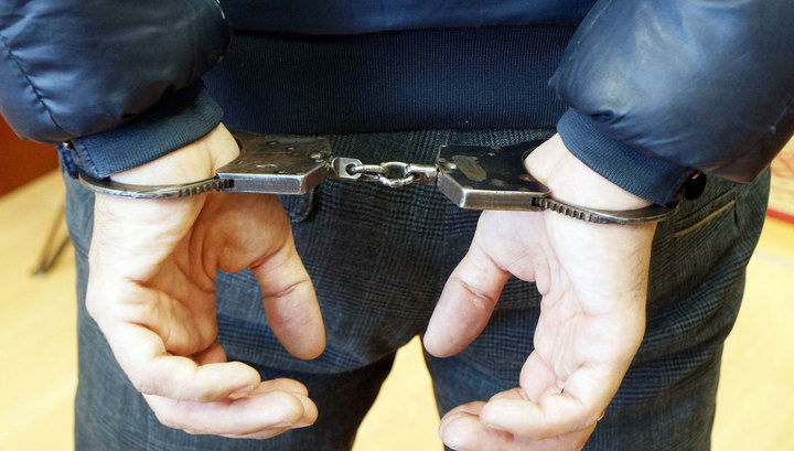 Если вину подозреваемых докажут, всем троим грозит до 15 лет тюрьмы.