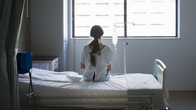Пациент застрял в госпитале, поскольку за пределами лечебного учреждения не было условий для его содержания.