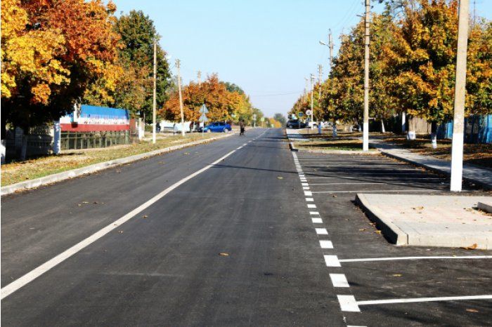 В Чок-Майдане завершили капитальный ремонт центральной улицы.