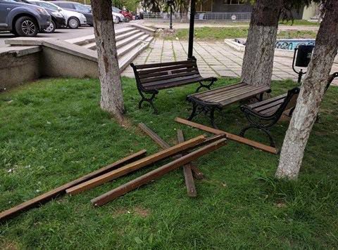 Cineva „s-a distrat” bine aseară. Foto: Facebook/Victor Chironda