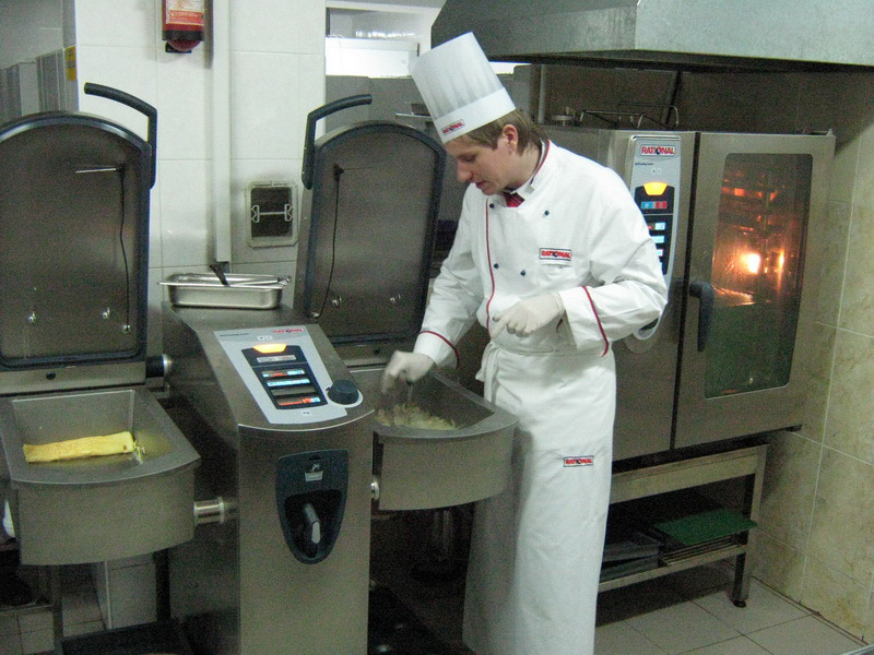 Национальная ассоциация ресторанов и мест отдыха (MAR), объединяющая 1600 заведений, требует от властей Молдовы упорядочить деятельность по контролю за ними. Фото: allmoldova.com