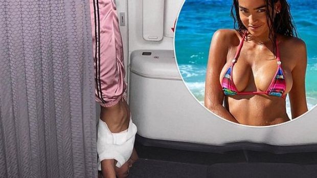 Un cunoscut model Victoria's Secret, prins în timp ce făcea sex în avion.