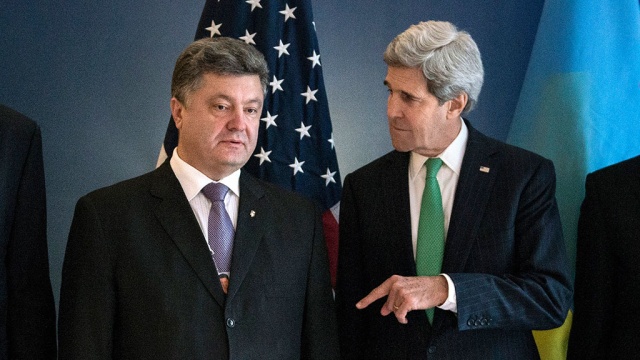 Президент Порошенко заявил, что США и Украина укрепляют сотрудничество в сфере безопасности. Фото Associated Press