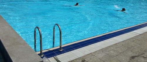 Un tânăr de 17 ani s-a înecat la o piscină din capitală.