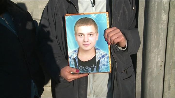 Солдат произвел выстрел в голову. 