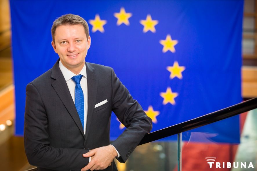 Румынский европарламентарий требует перестать давать кредиты России.