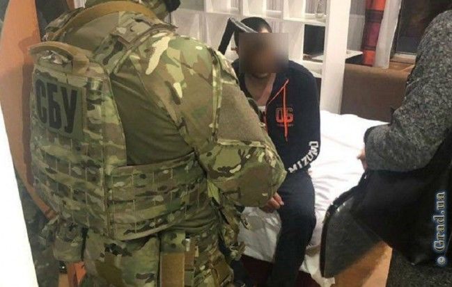 Им определен залог в почти 16 млн гривен (примерно 11 млн леев) каждому.
