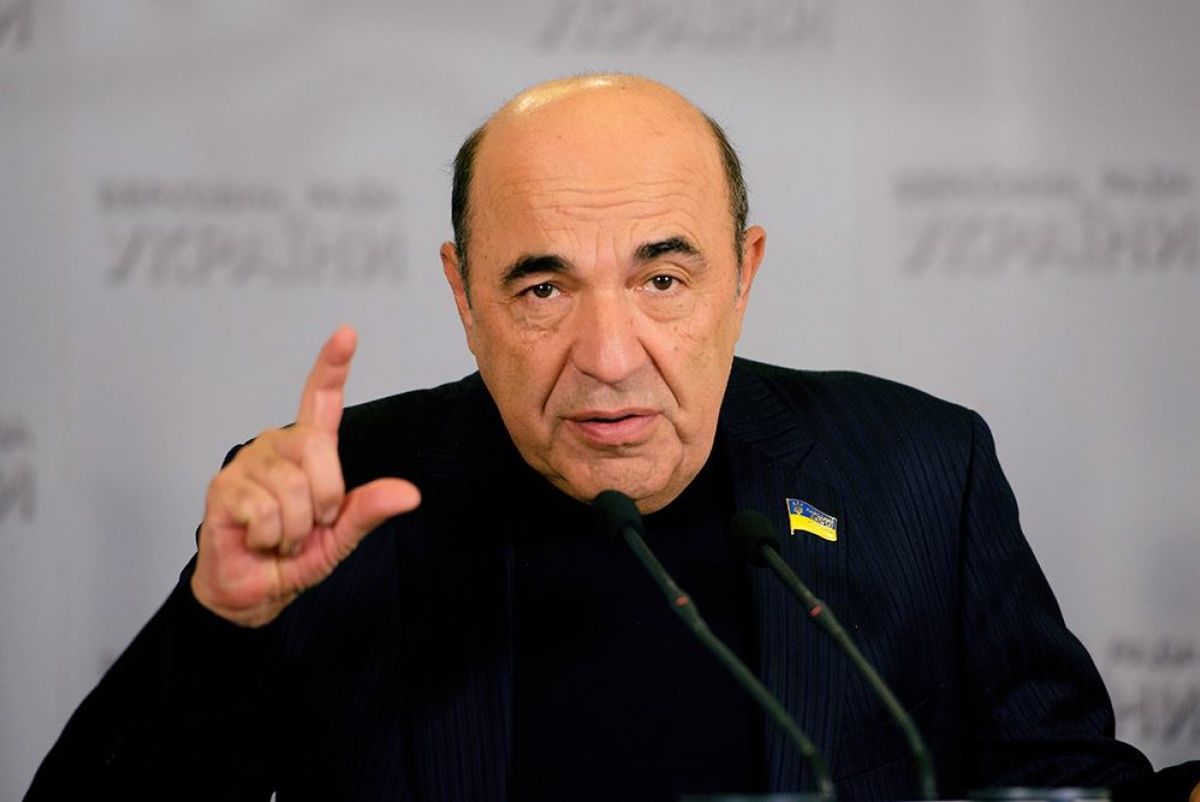 Депутат Верховной рады Украины Вадим Рабинович считает, что находящиеся сейчас у власти люди попросту захватили страну. 