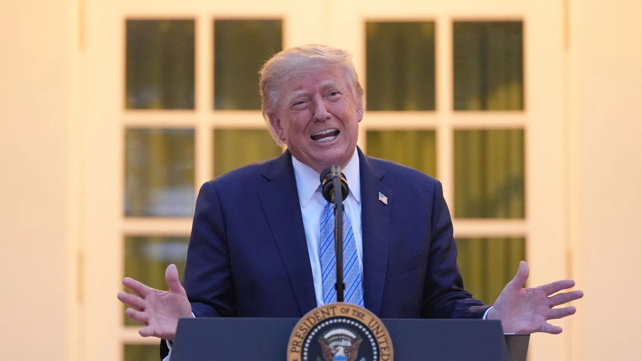 Белый дом запустил круглосуточный канал "Trump TV" с позитивными новостями о Трампе.