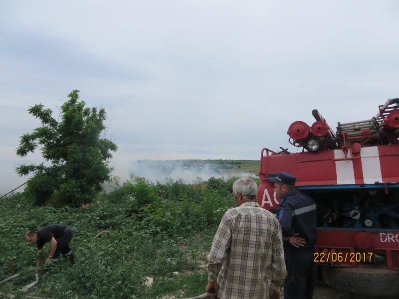 Gunoiștea dintr-un sat din Drochia a luat foc. Primarul a fost sancționat. Foto: ies.gov.md