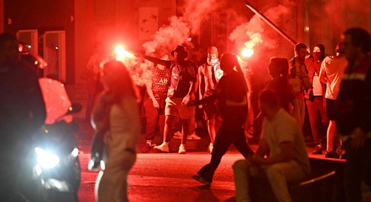 Revolte la Paris după victoria PSG: Sute de persoane, arestate.