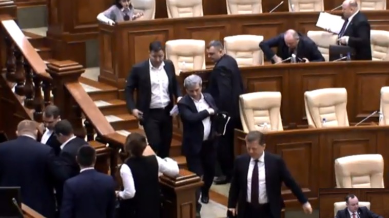 Fracțiunea socialistă din Parlamentul R. Moldova a părăsit ședința de plen. 