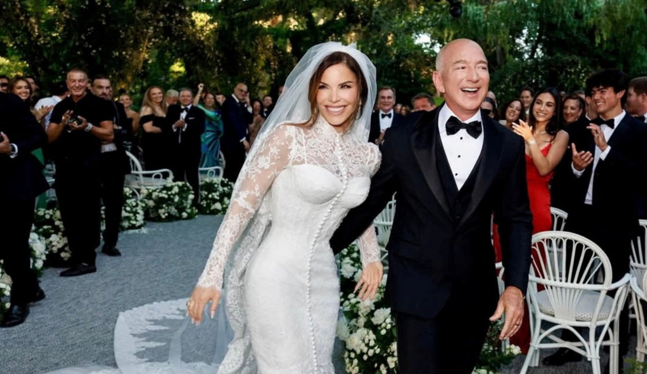 Fondatorul Amazon, Jeff Bezos, s-a căsătorit cu Lauren Sanchez.