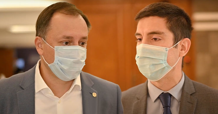 Депутаты о переговорах с "Газпромом": Ждем действий Правительства. Коллаж: Point.md