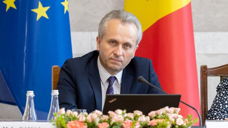 Минобразования об увольнении кадров: Некоторые все равно работали по совместительству.