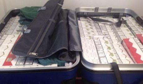 Poliţiştii de frontieră au contracarat o tentativă de trecere ilegală peste graniţă a 10.600 de ţigarete. Foto: border.gov.md