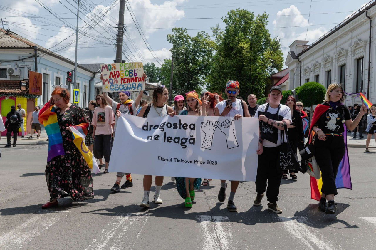 Organizatorii marșului LGBT din Chișinău au fost amendați.
