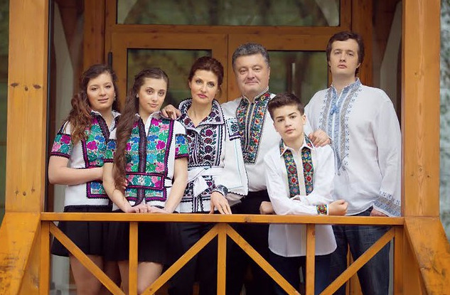 Сын Порошенко заставил семью говорить только по-украински.