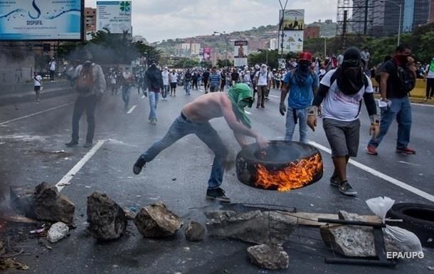 Число погибших при протестах в Венесуэле уже достигло 60 человек.