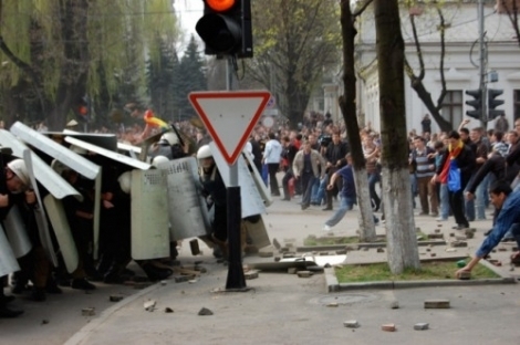 Un membru Antifa care își protejează identitatea a lansat pe Internet o înregistrare video în care face dezvăluiri șocante despre cum a apărut, cum se dezvoltă și ce planuri are această organizație ilegală.