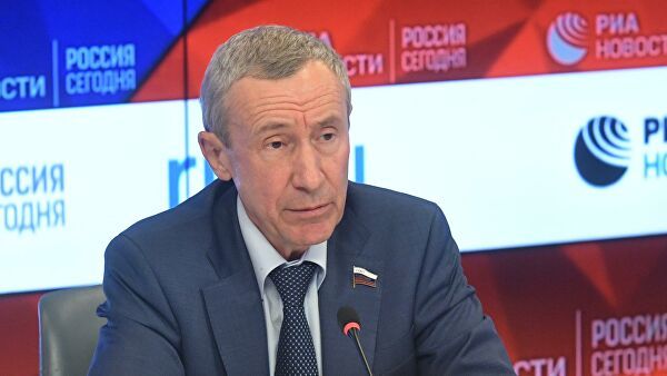 Председатель комиссии Совфеда по защите госсуверенитета РФ Андрей Климов.