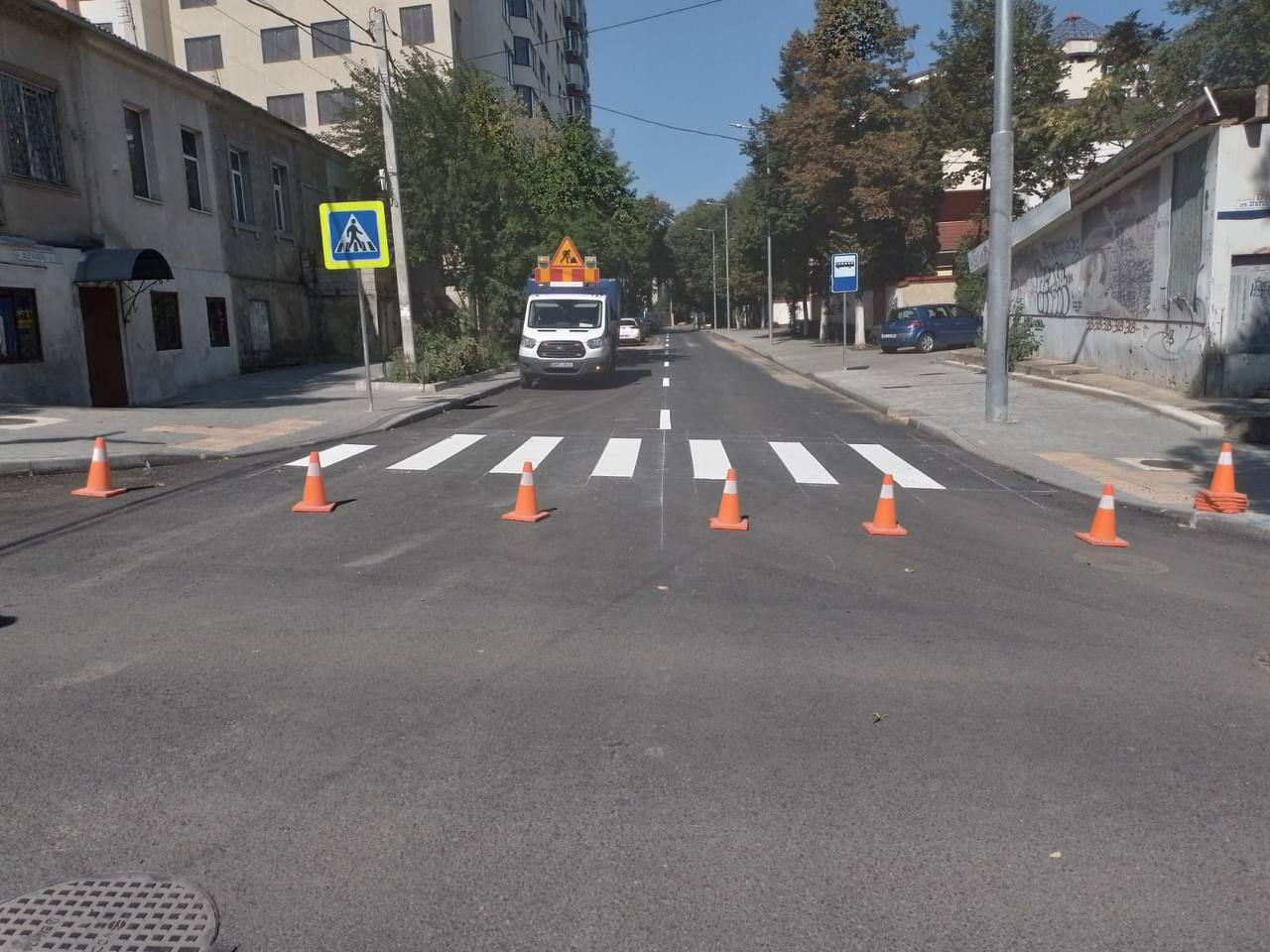 Завершается ремонт столичной улицы Александру чел Бун.