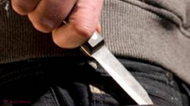 Acestora li s-au acordat primele îngrijiri medicale, după care au fost transportați la spital pentru tratament chirurgical.