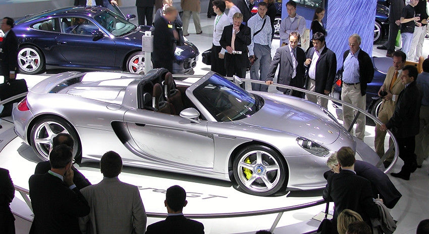 Автокомпания Porsche временно остановила продажу своих новых автомобилей в странах Евросоюза.