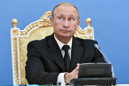 За российским лидером следует хозяин Белого дома Барак Обама.