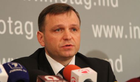 По его словам, Плахотнюк шантажирует Тимофти, чтобы он назначил его премьер-министром.