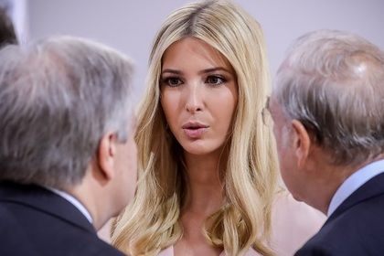 Иванка сопровождает президента Трампа и заменяет президента Трампа за столом G20.