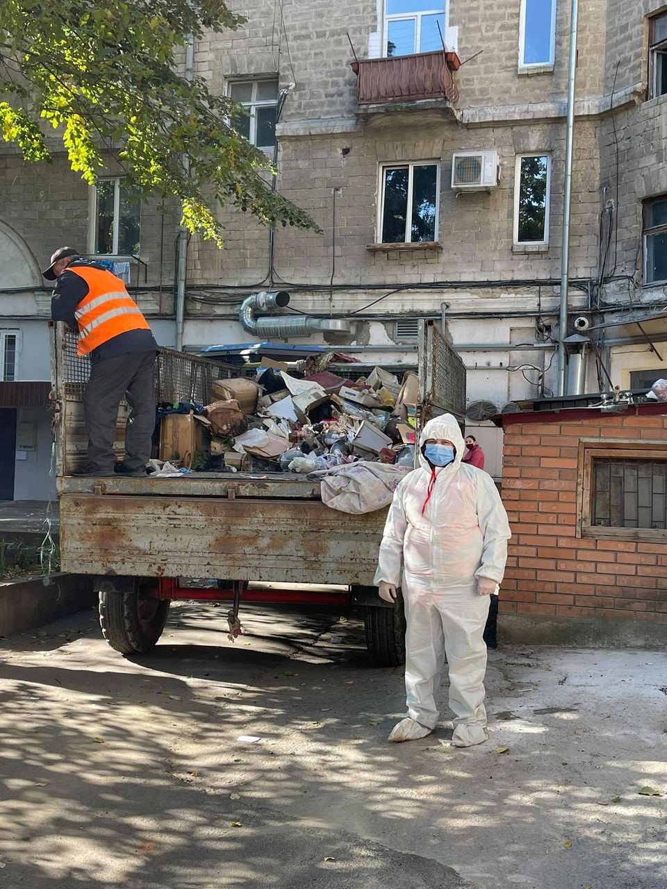 Квартира в центре столицы превратилась в настоящую свалку.