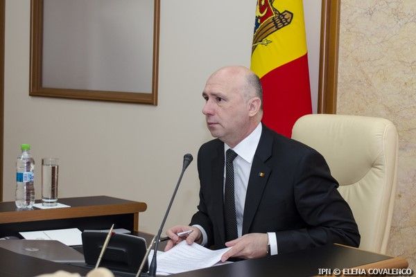 Филип призвал членов кабмина не позволить втянуть себя в игру политических заявлений, которые делает президент. 