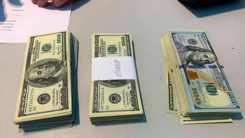 У молдаванина на границе изъяли  $8920.