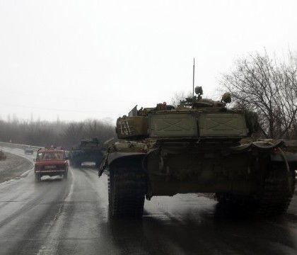 Kievul acuza ca 50 de tancuri rusesti au intrat in Ucraina in timpul negocierilor de pace, relateaza Reuters.