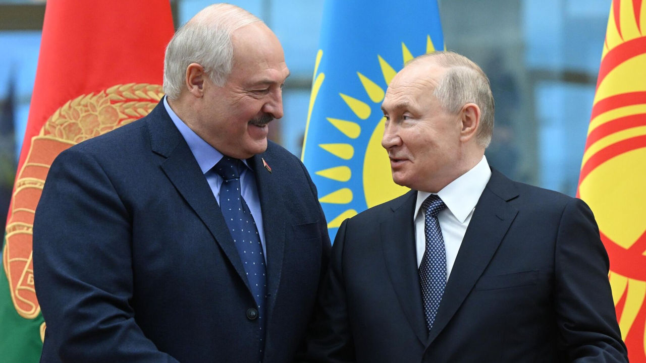 Путин попросил Лукашенко не жадничать и поделиться яйцами.