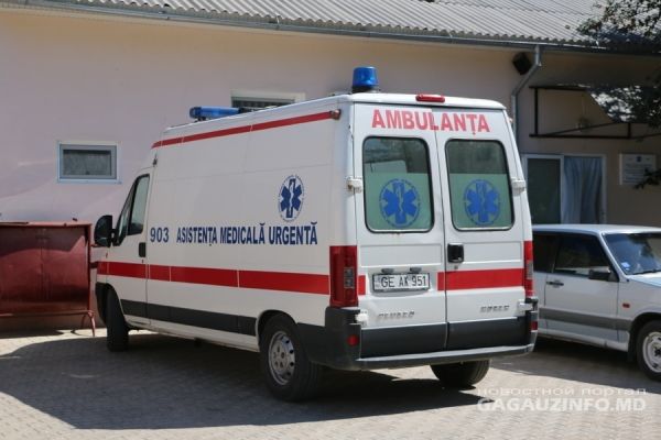 В больницу были доставлены два человека. Водитель получил черепно-мозговую травму и попал в реанимацию.