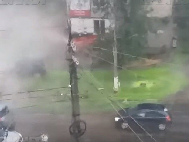 Зеленую клубящуюся паром «реку» сняли на видео в Кишиневе.