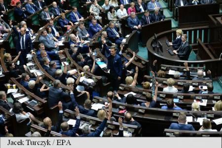 Polonia: Parlamentul a adoptat reforma controversată a Curții Supreme. Foto: Agerpres