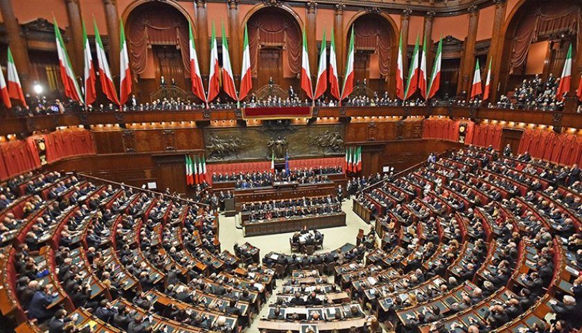 Итальянцы на референдуме высказались за сокращение мест в парламенте.