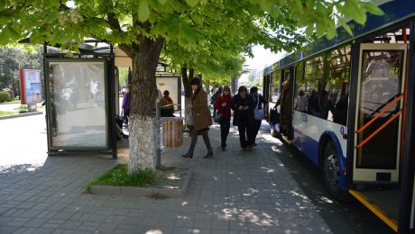 O tânără în vârstă de 23 de ani a fost jefuită intr-o staţie de aşteptare din Chisinău. Foto: publika.md