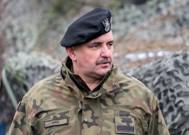 Главнокомандующий вооруженных сил Польши заразился коронавирусом.