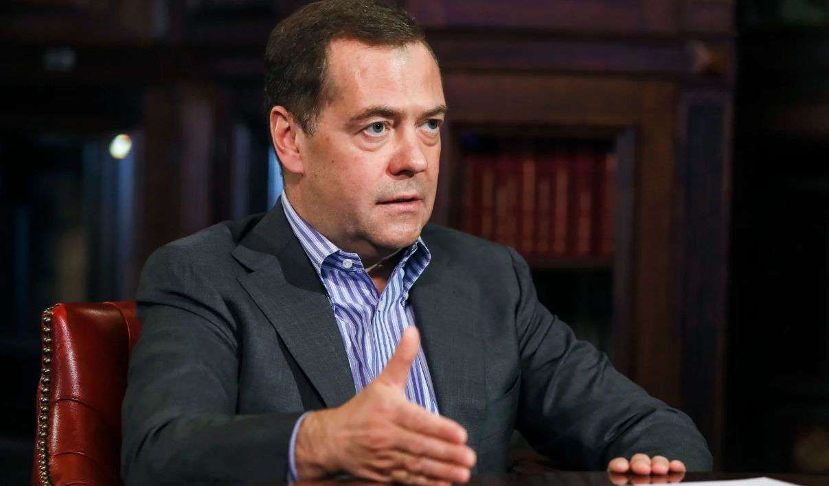 Медведев: "Спецоперация" на Украине не навредила ни одному жителю ЕС.