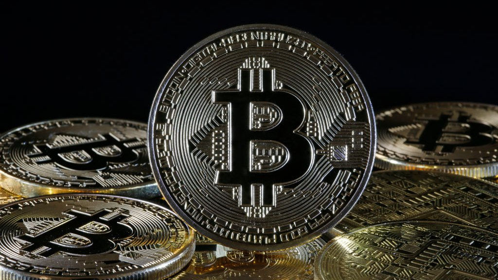 Стоимость биткойна впервые с 14 августа превысила $120 тысяч.