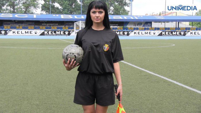Maria Bucliș este cea mai tânără arbitră de fotbal din Moldova.