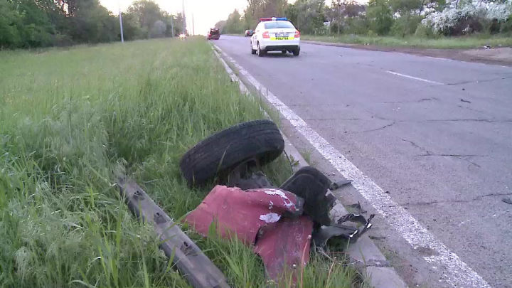 Incidentul s-a produs în această dimineață, în jurul orei 05:00, pe bulevardul Dacia, în apropiere de Aeroport. Cele două autoturisme circulau pe aceeași bandă.