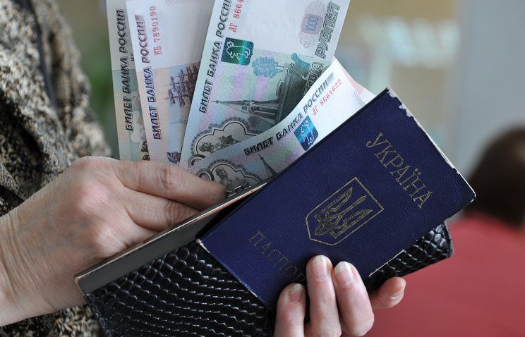 В рубли были переведены все тарифы, заработные платы, социальные выплаты.
