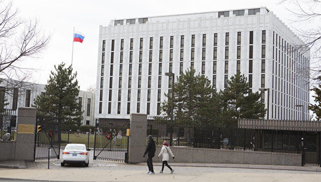 Площадь перед посольством РФ в Вашингтоне получила имя Бориса Немцова.
