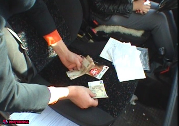 De la începutul anului, 12 poliţişti au fost documentaţi de către procurorii anticorupţie şi CNA, fiind bănuiţi de comiterea actelor de corupţie.