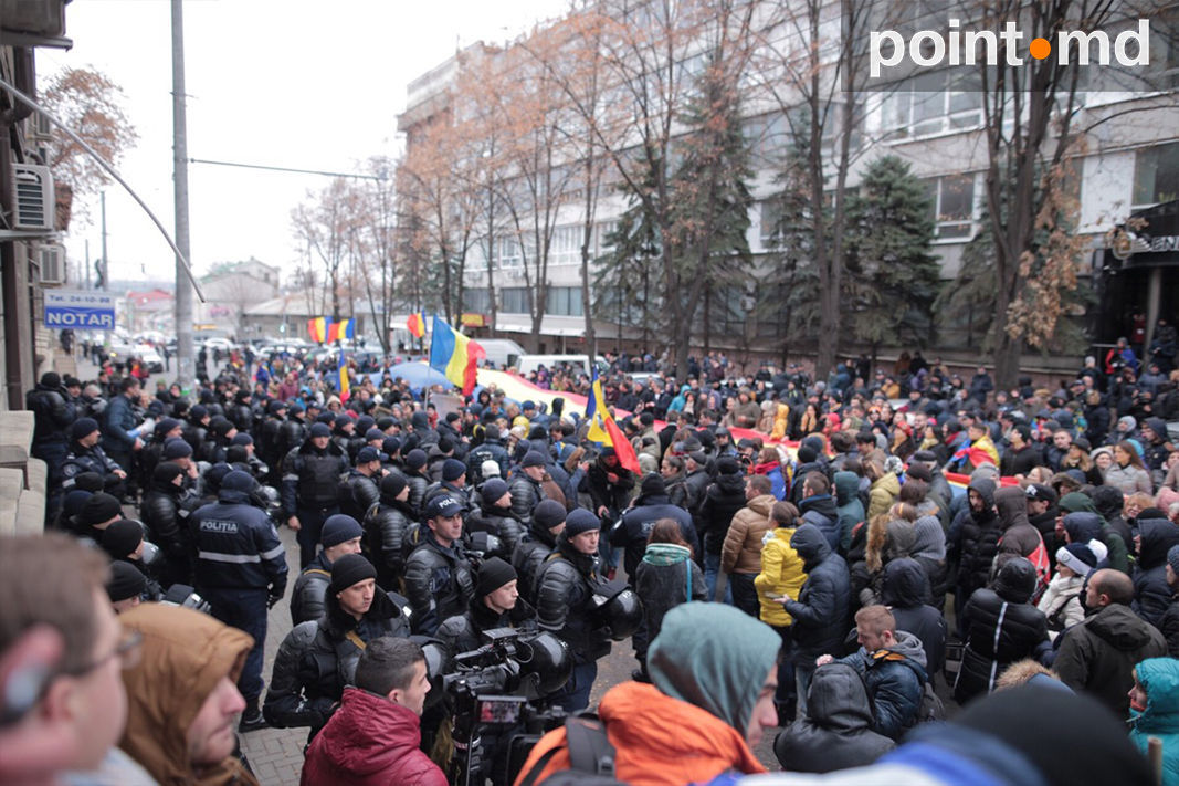 Протесты в Кишиневе связаны с результатами президентских выборов.
